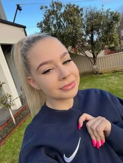 gewoxip439 (21) female from US - sexting partner