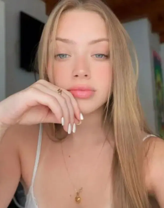 gflaojn (18) female from US - sexting partner