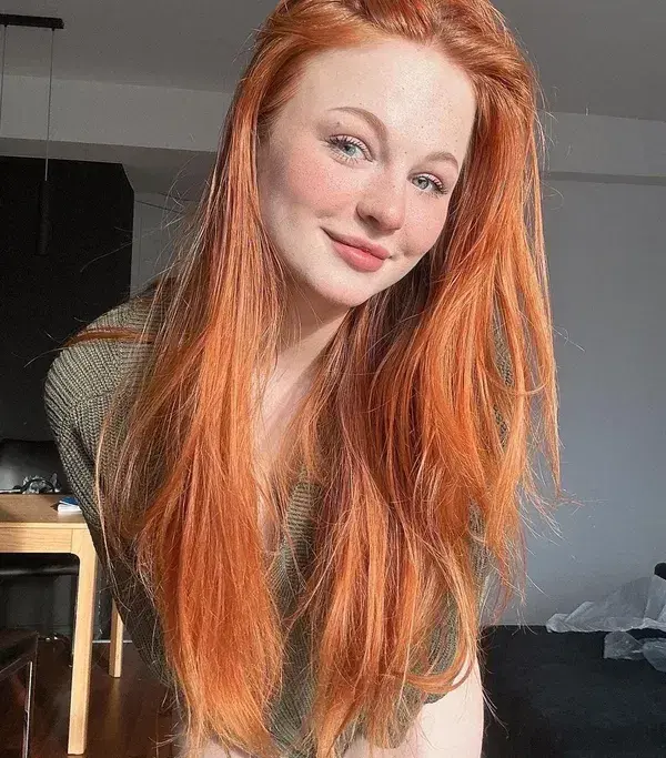 gicog56618 (18) female from GB - sexting partner