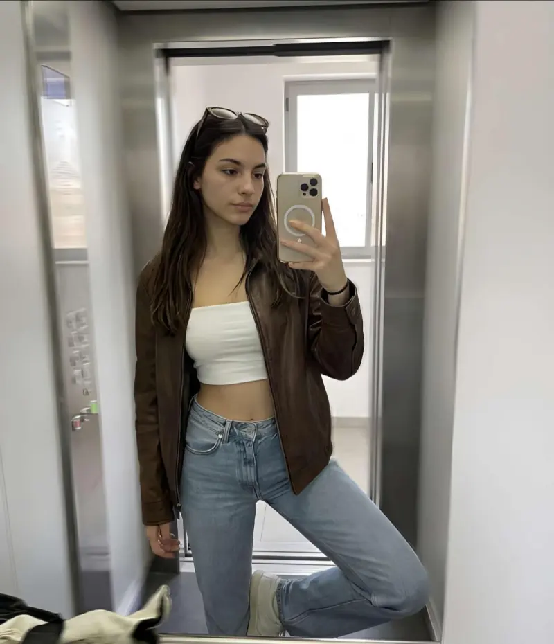 gigoleh915 (18) female from US - sexting partner