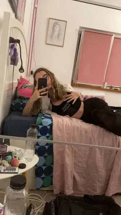 gijeni3128 (18) female from US - sexting partner