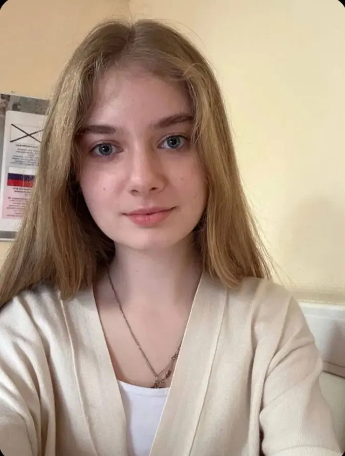 giluvaga (18) female from GB - sexting partner