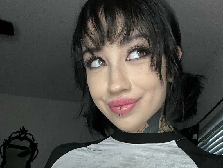 ginay92172 (18) female from US - sexting partner