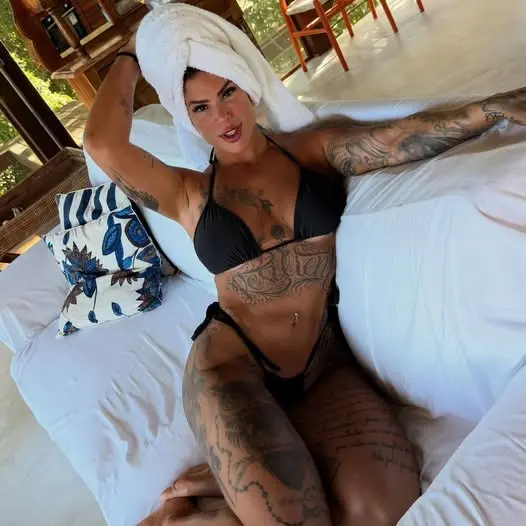 gixep84058 (18) female from GB - sexting partner