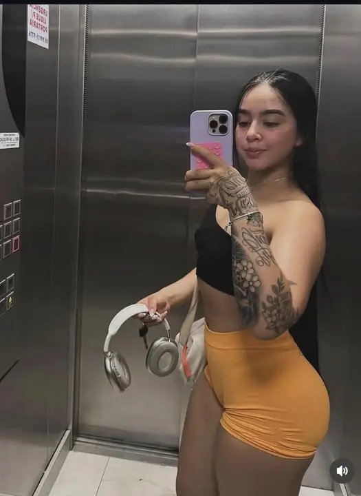 gixijiy481 (18) female from AE - sexting partner