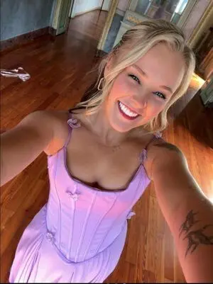 godek33409 (18) female from GB - sexting partner