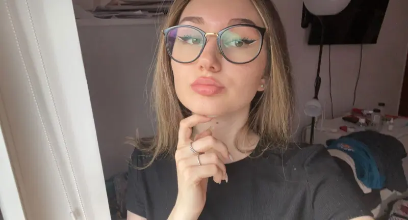 gorako4764 (18) female from US - sexting partner