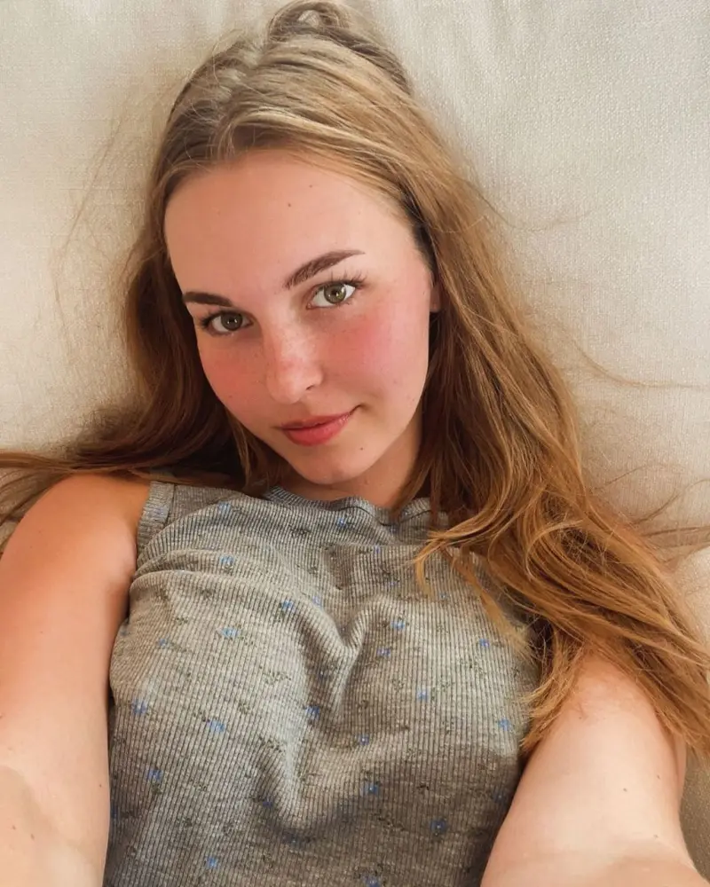 gospa84 (18) female from US - sexting partner