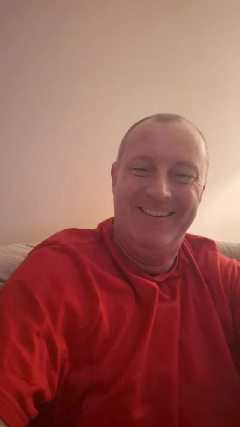 gray1972king (18) male from GB - sexting partner