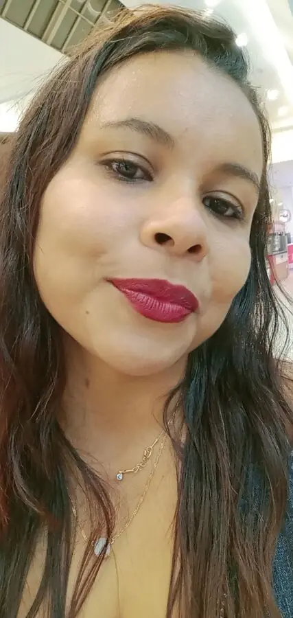 gubiro (18) female from US - sexting partner