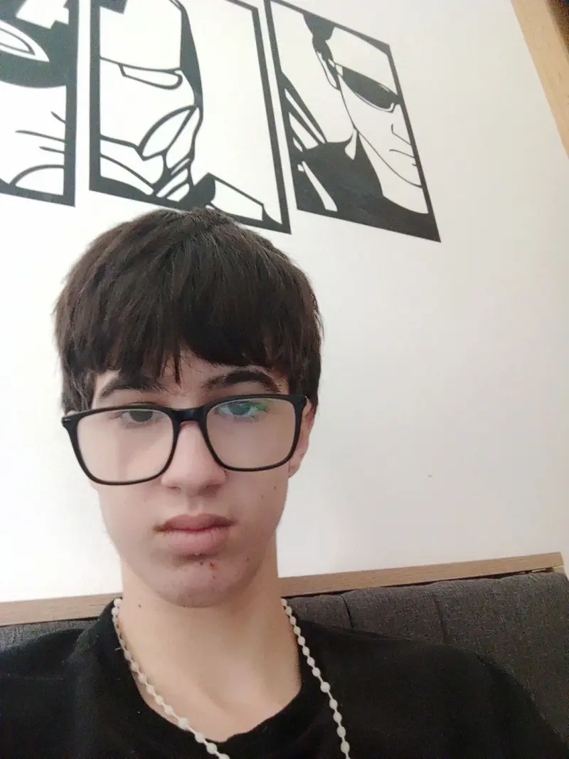 guilhermreisneto (18) male from PT - sexting partner