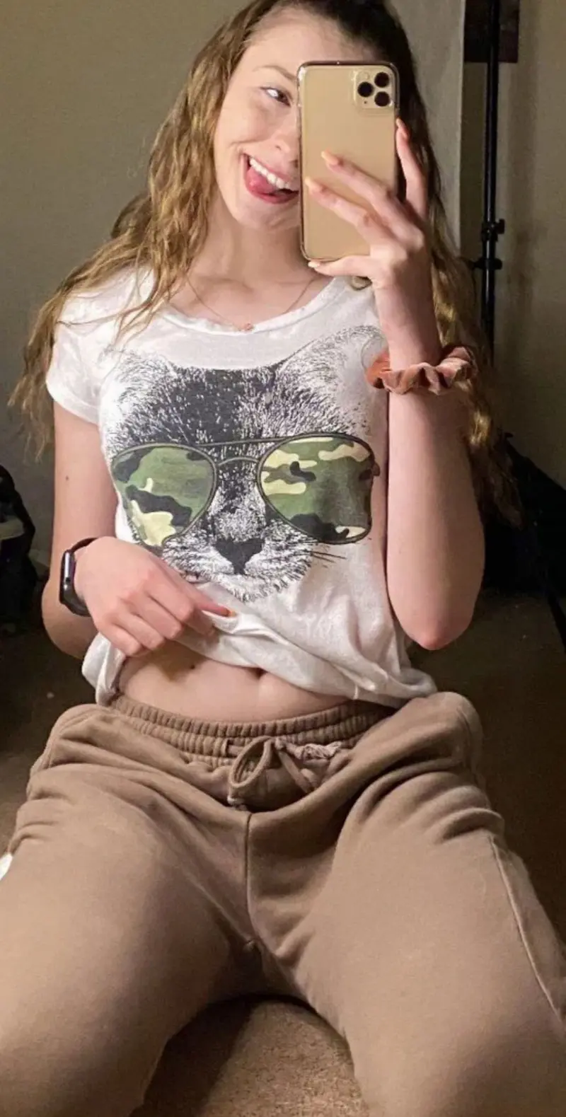 gureraty (22) female from US - sexting partner