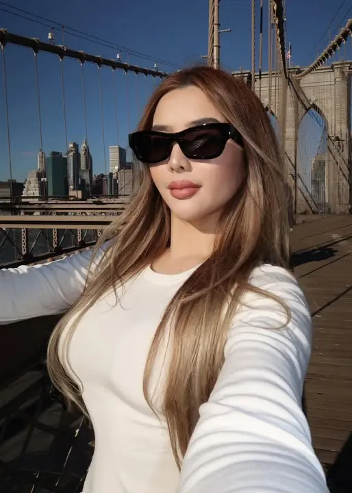 gytyjele (18) female from CA - sexting partner