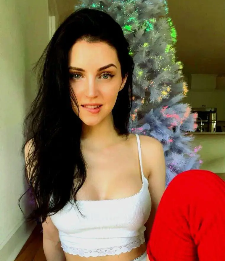 hadig24543 (18) female from US - sexting partner