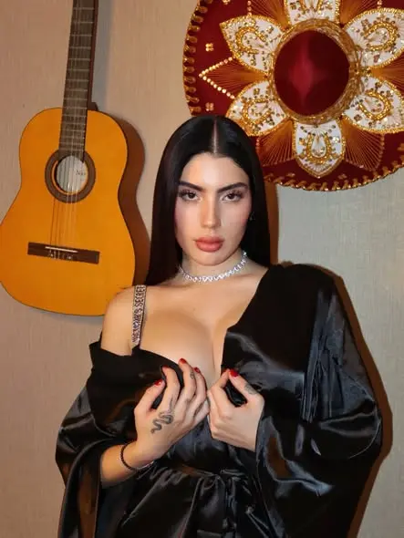 hagekot818 (18) female from AE - similar profile