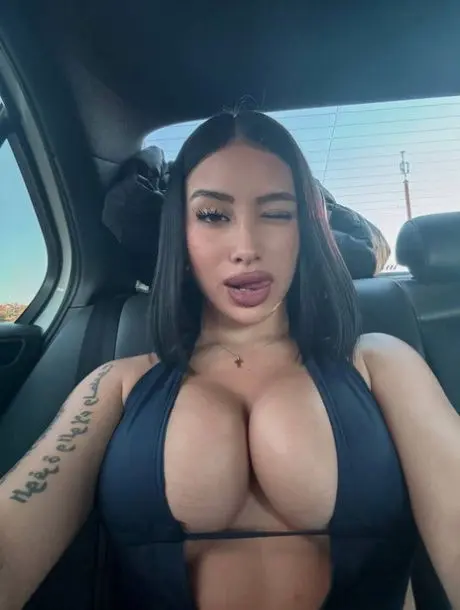 hajidaf182 (18) female from GB - sexting partner