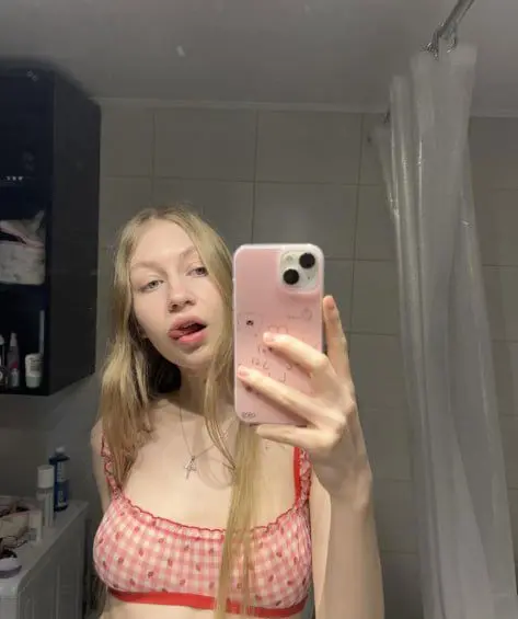 hanoyo1532 (26) female from US - sexting partner