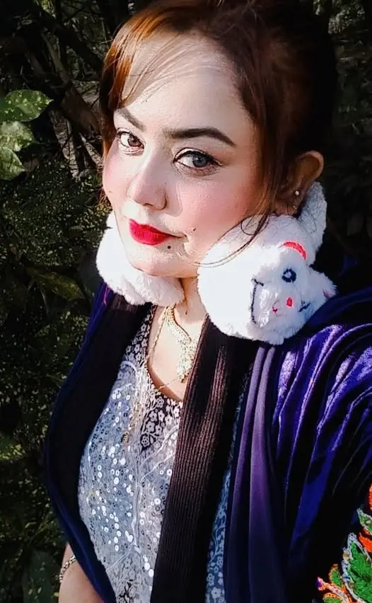 hawihoh363 (18) female from UZ - sexting partner