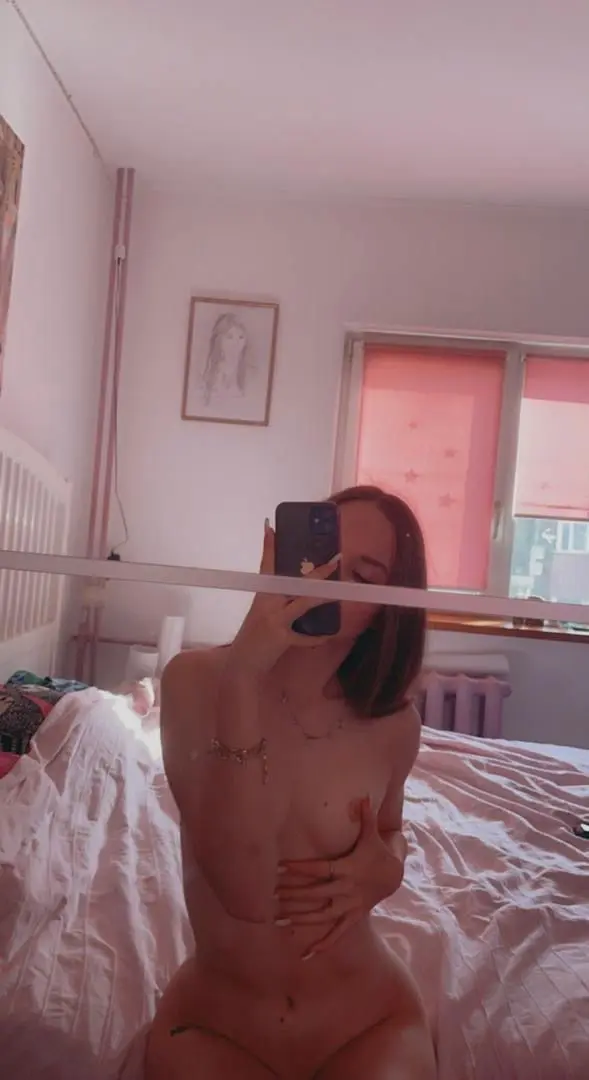 hdjdkdh (21) female from CA - sexting partner