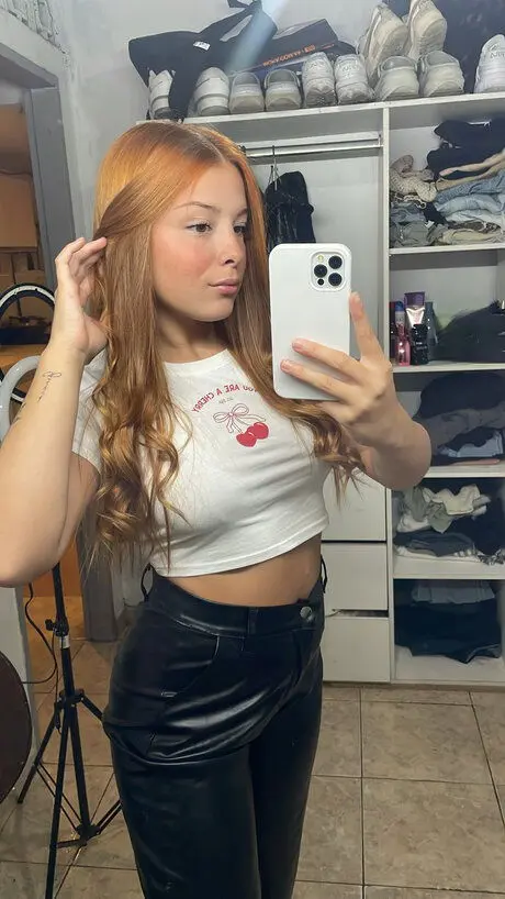 hebahar270 (26) female from ES - sexting partner