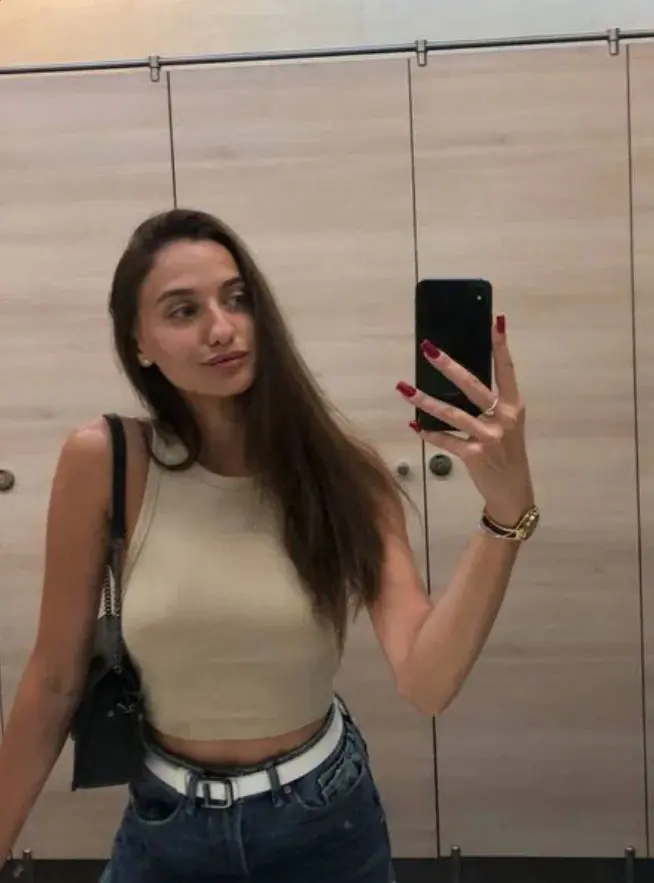 hedovbv (18) female from GB - sexting partner