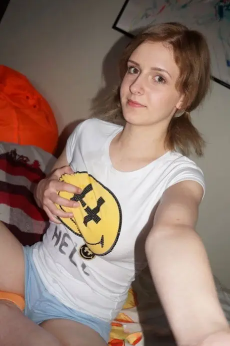 hejahe5755 (18) female from GB - sexting partner