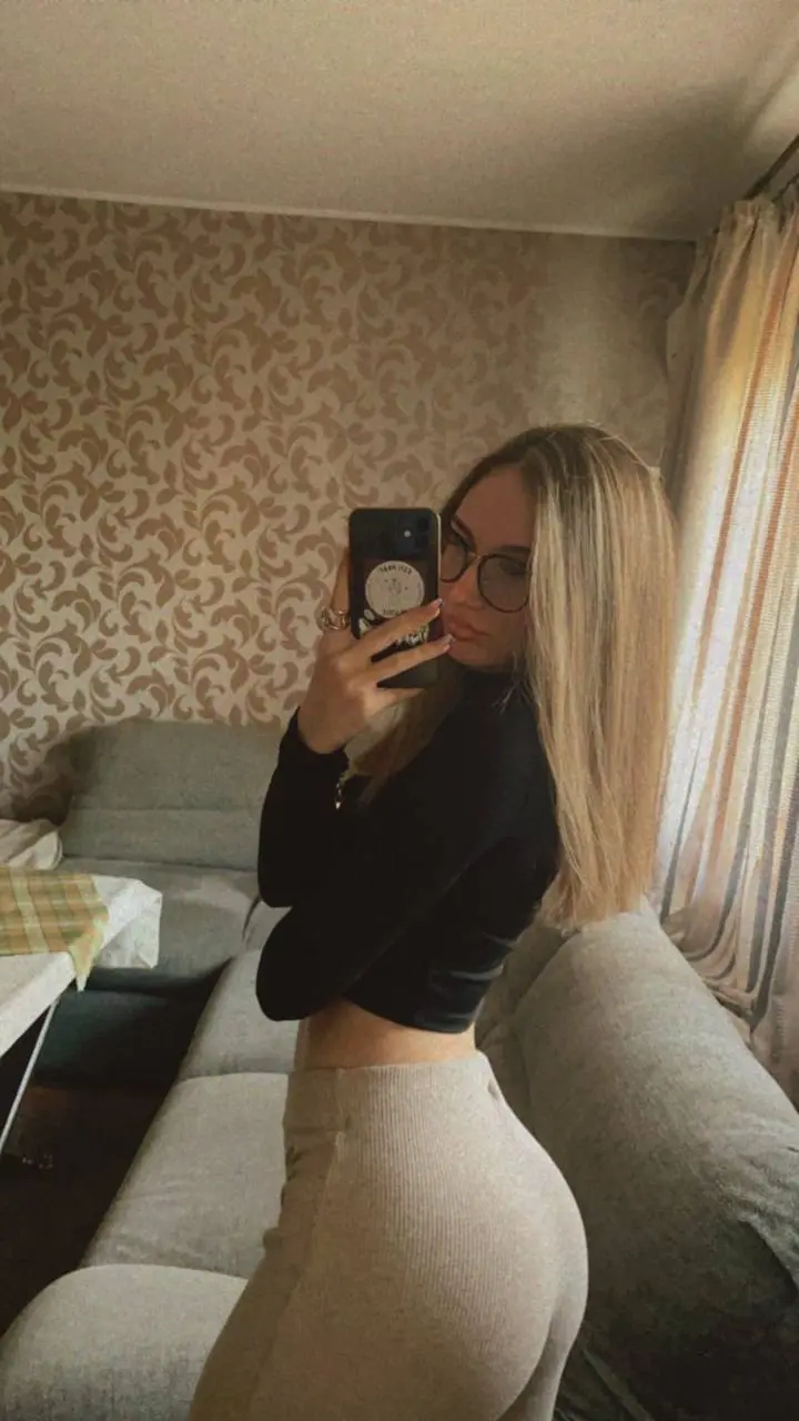 hekevey450 (18) female from GB - sexting partner