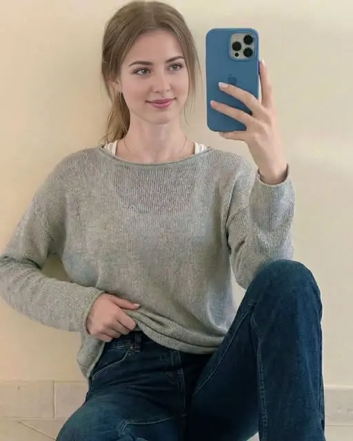 henifow676 (18) female from GB - sexting partner