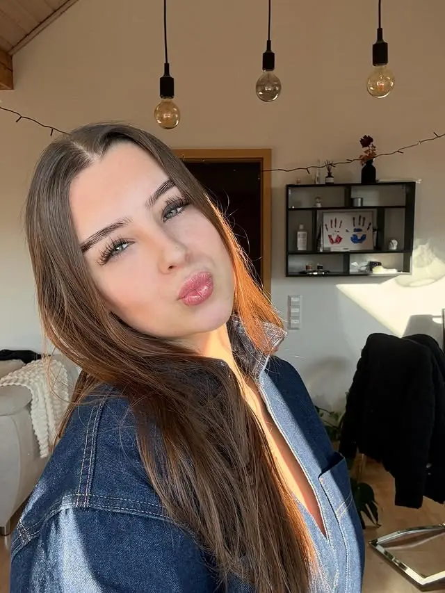 herim51749 (19) female from ES - sexting partner