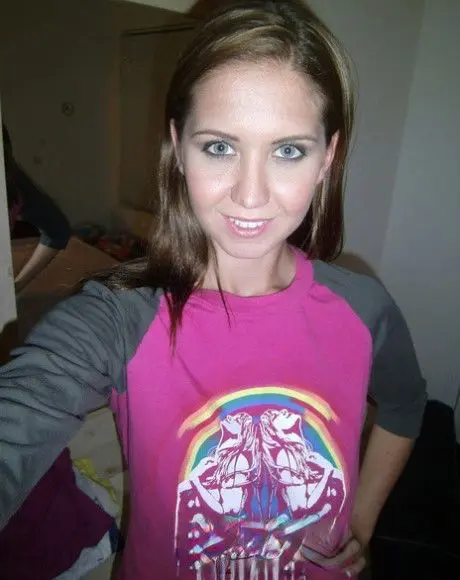 hetafo6545 (18) female from CA - sexting partner