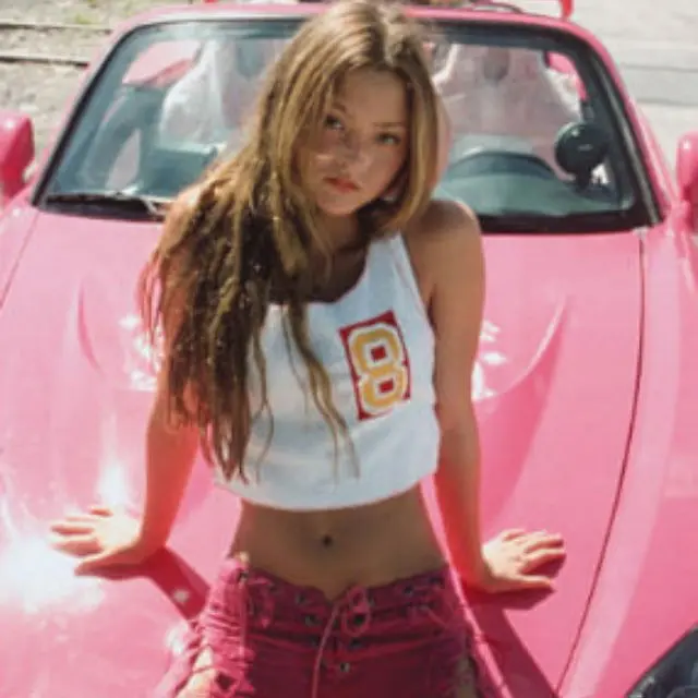 hetixo (18) female from RU - sexting partner