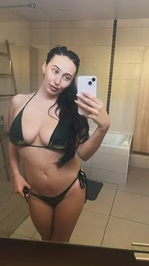 heyiw50715 (18) female from GB - sexting partner