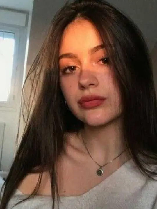 hezuga (18) female from US - sexting partner