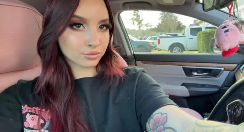 hhasinajdndn (18) female from US - sexting partner