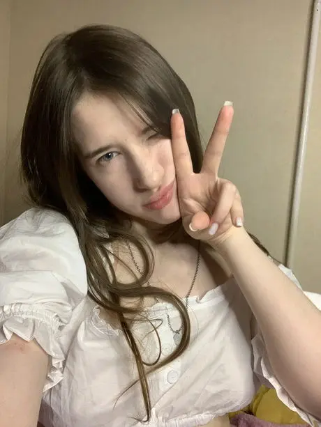 hibelir113 (18) female from GB - sexting partner