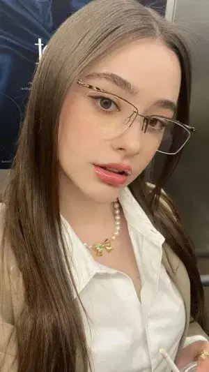 hibih91930 (25) female from GB - sexting partner