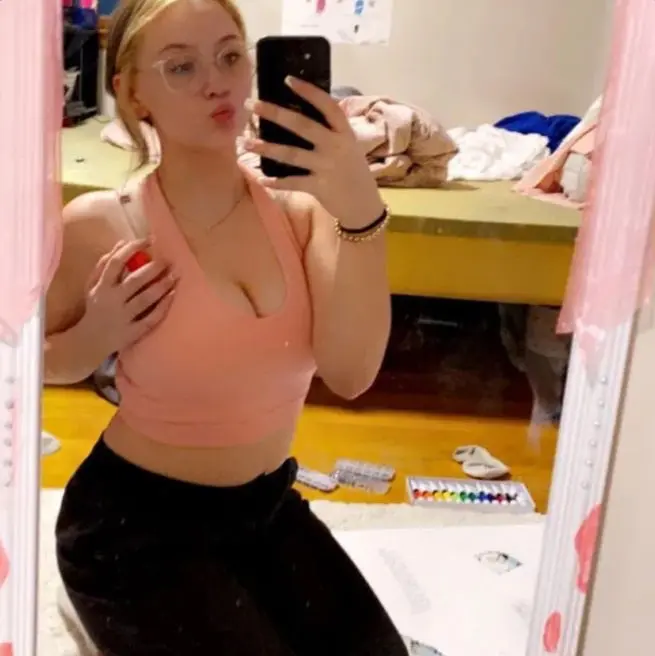 hijaclko (22) female from US - sexting partner