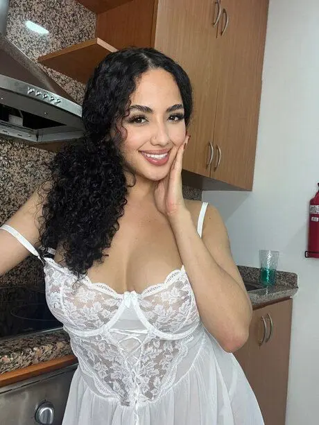 hikev86828 (18) female from GB - sexting partner