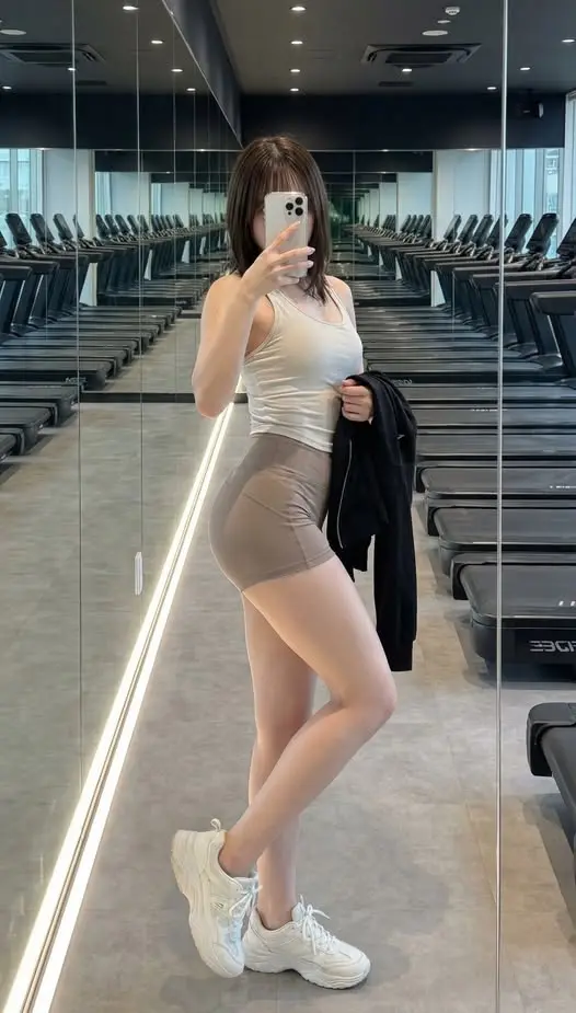 hilaco8064 (18) female from IQ - sexting partner