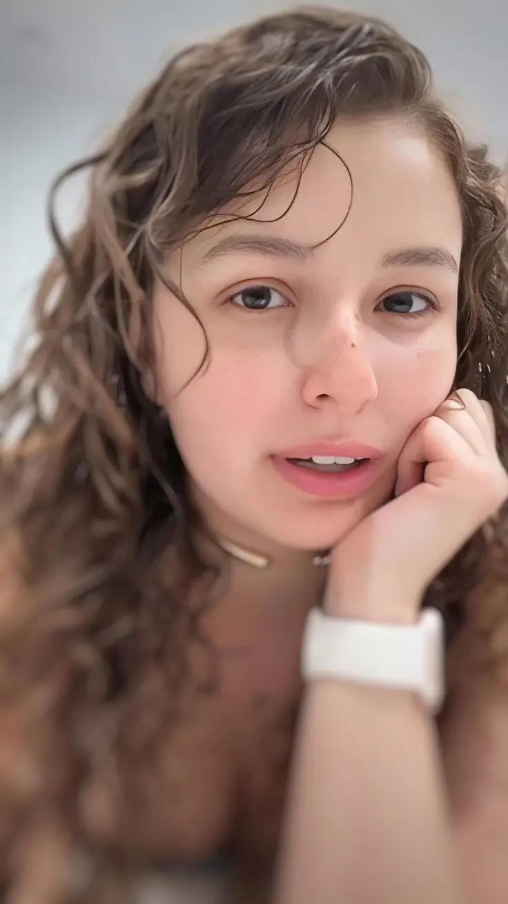 hinel11794 (23) female from US - sexting partner