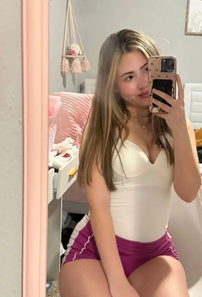 hipepre (18) female from US - sexting partner