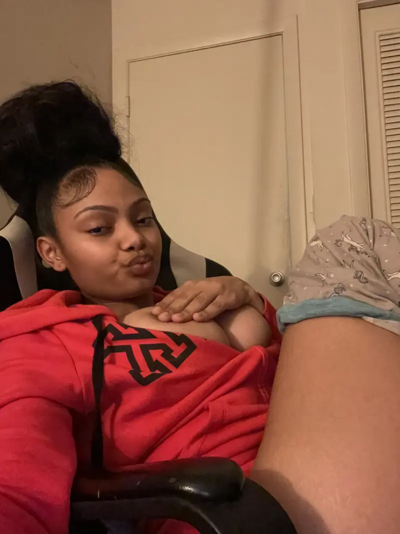 hirecoj754 (18) female from AU - sexting partner