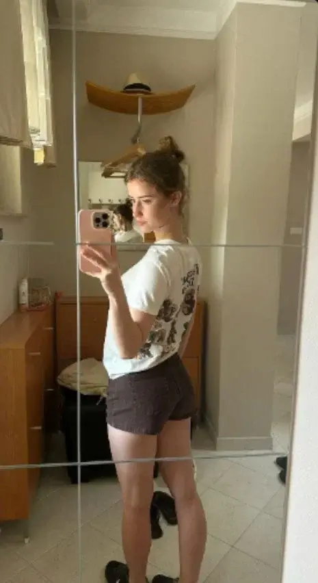 hitebom322 (18) female from US - sexting partner