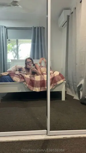 hivena8560 (18) female from GB - sexting partner