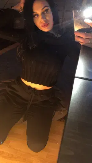 hiwejej908 (25) female from GB - sexting partner