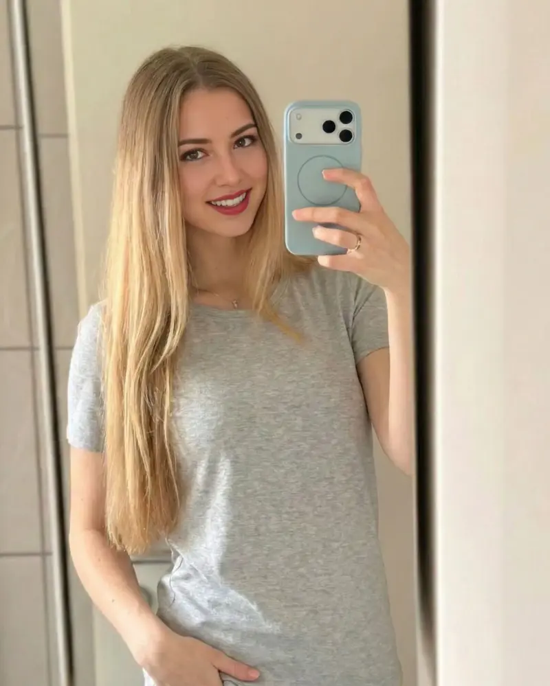 hiwitag426 (18) female from AU - sexting partner