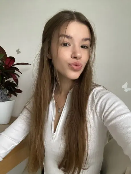 hizysi (18) female from US - sexting partner