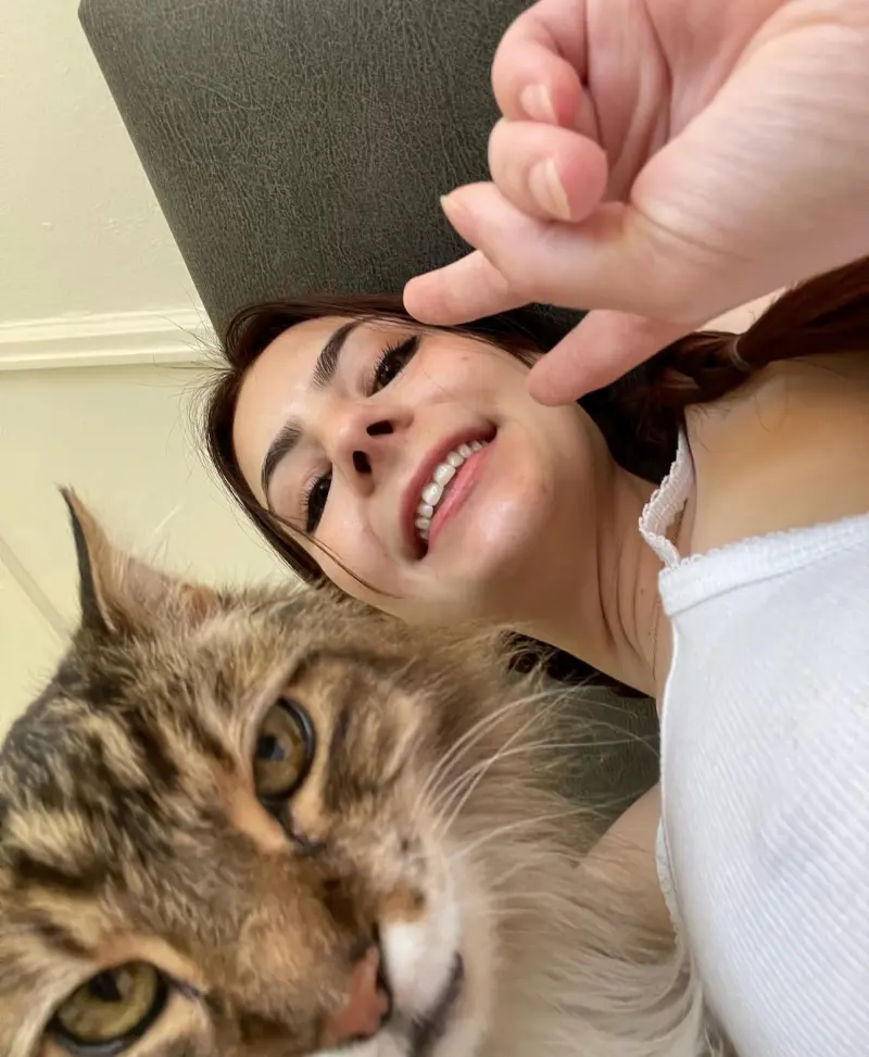 hobeniv325 (18) female from GB - sexting partner