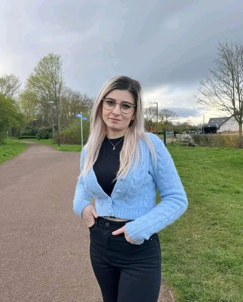 hobibuly (22) female from US - sexting partner