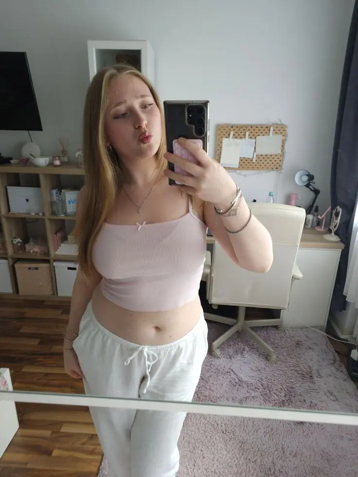 hofib69586 (18) female from US - sexting partner